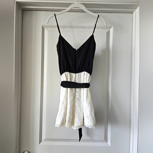 BEBE Glenda Romper Black & Egret White Size 2 (XS) - Picture 5 of 9